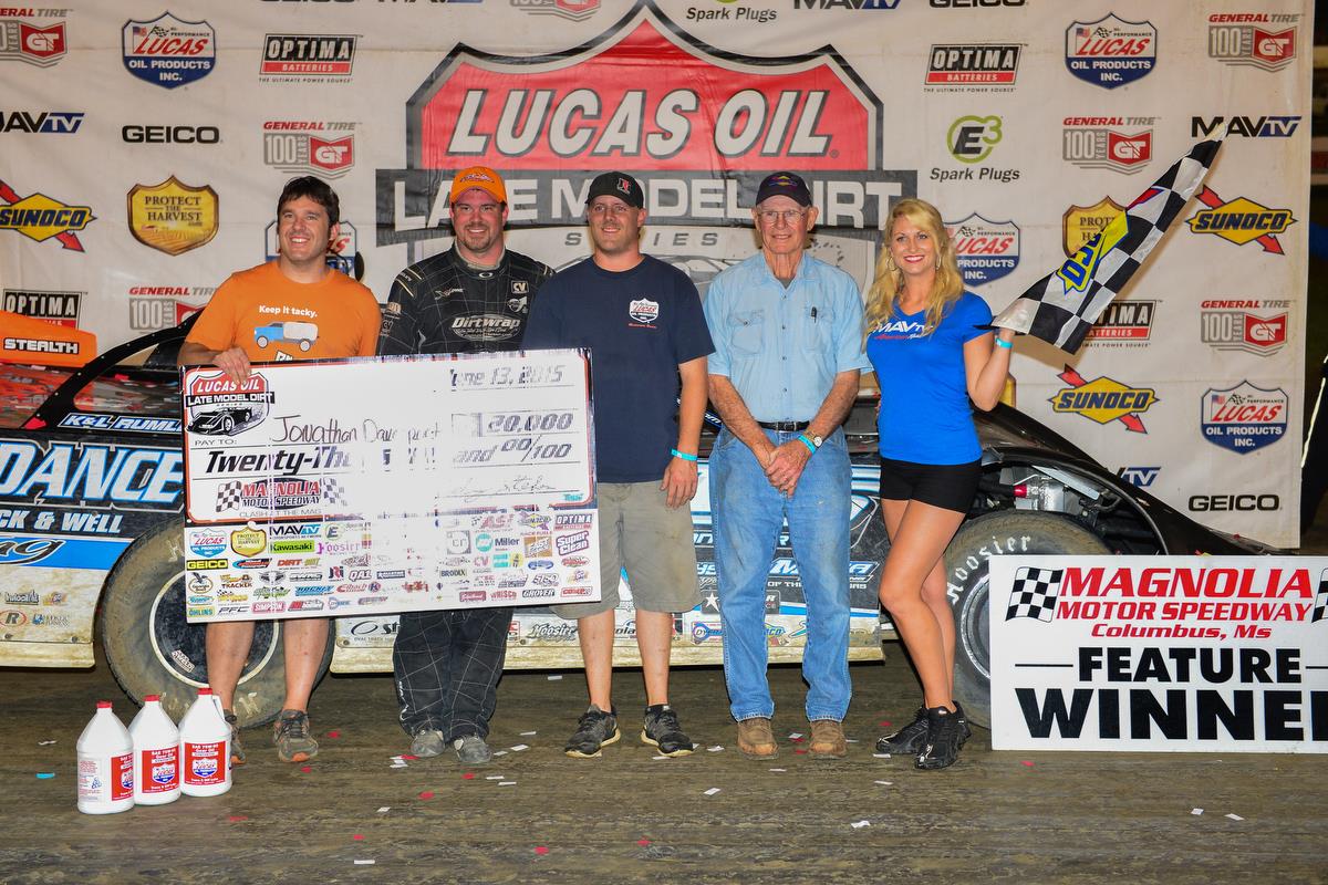 Davenport Dominates Clash at the Mag