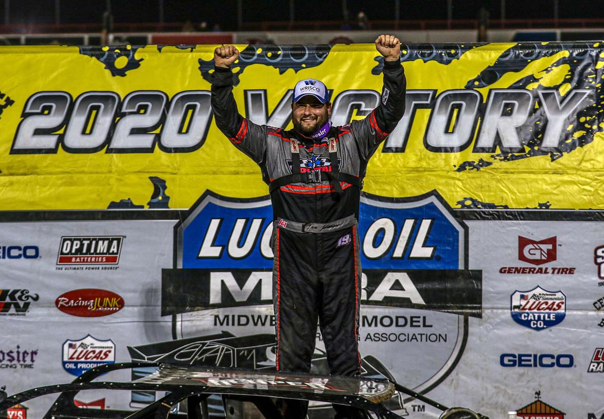 Gustin slides past Moyer to take Night One triumph in MLRA Fall Nationals at Lucas Oil Speedway