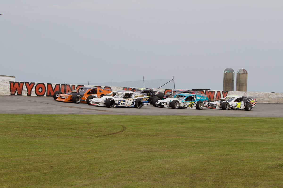 ATTENTION RACE FANS