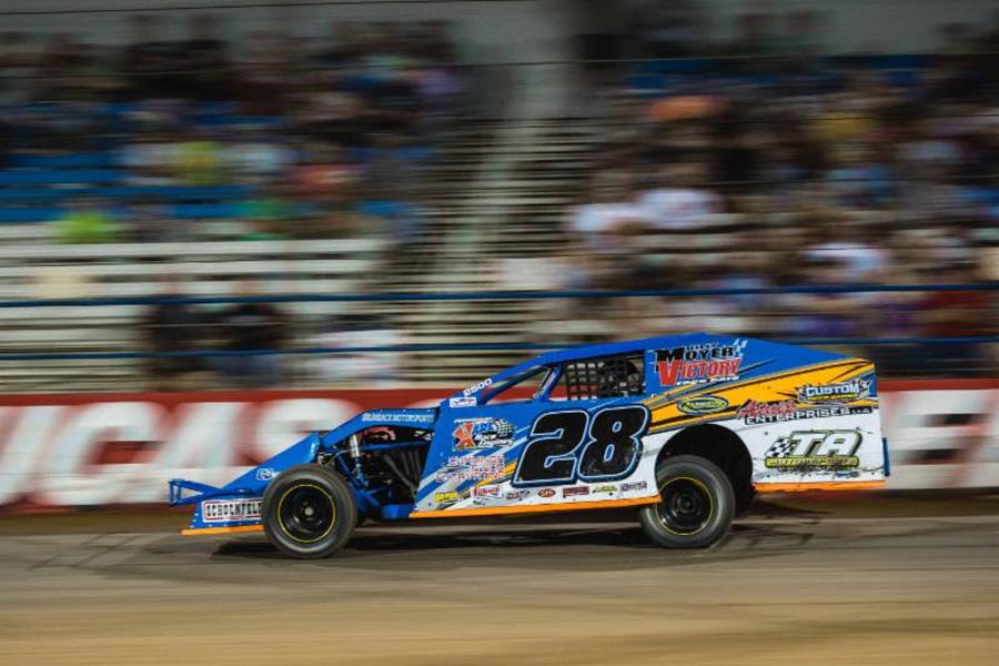 Bryant savors Lucas Oil Speedway B-Mod title