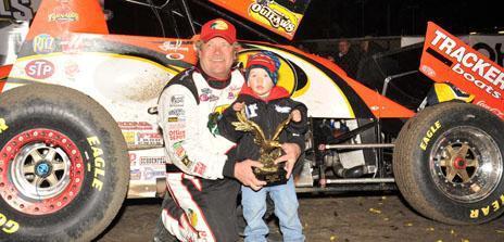 Back on Track: Steve Kinser Wins Finale of DIRTcar Nationals