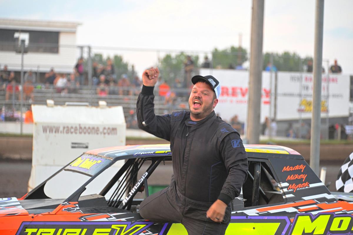 Sampson, Nielsen collect Super Nationals Hobby Stock qualifying checkers