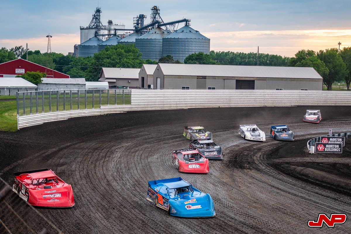 Cade breaks while leading at Jackson, finishes fifth on Saturday