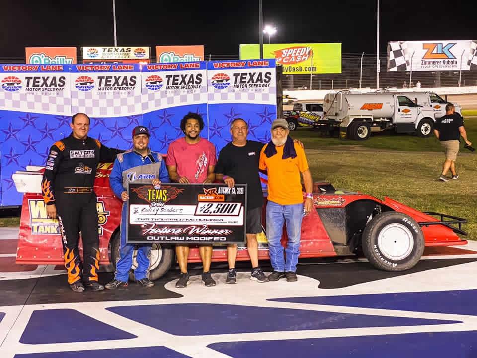 Sanders returns to victory lane at Texas Motor Speedway