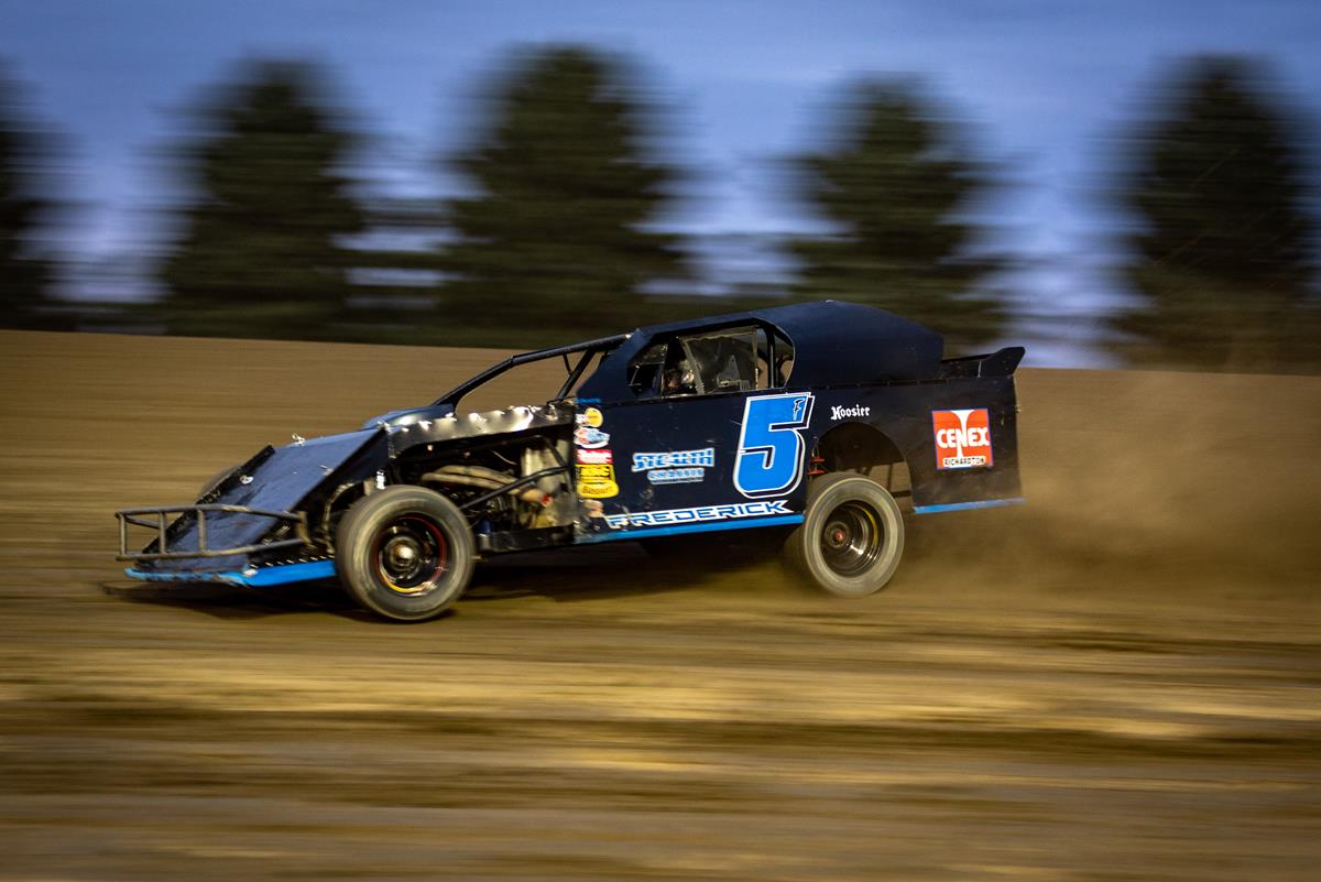 FREDERICK DOMINATES FINAL RACE OF THE SEASON