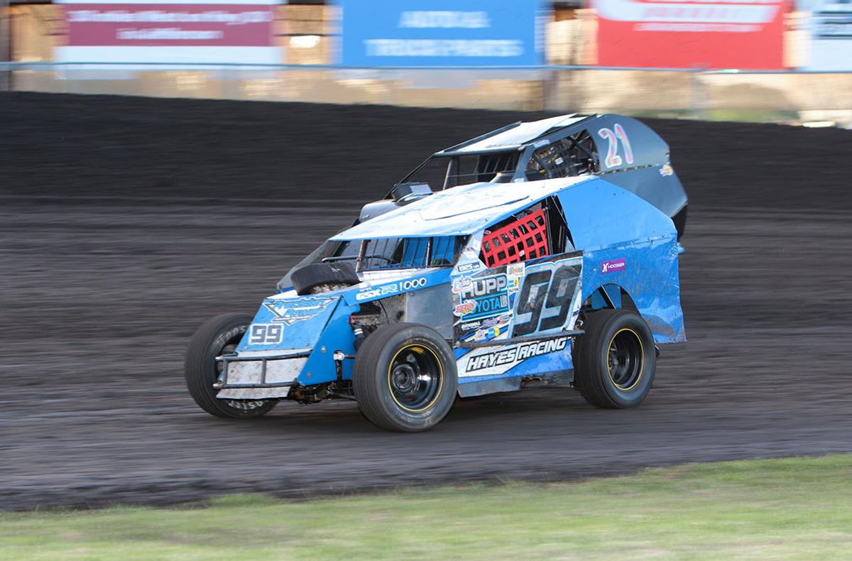 It's Shute in a thriller at the line, Van Horn, Lynch, Smith, and May also see checkers