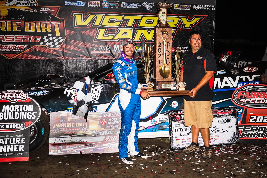 Kyle Larson wins Prairie Dirt Track Classic