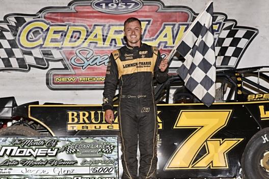 Glenz cruises to $5,000 payday at Cedar Lake