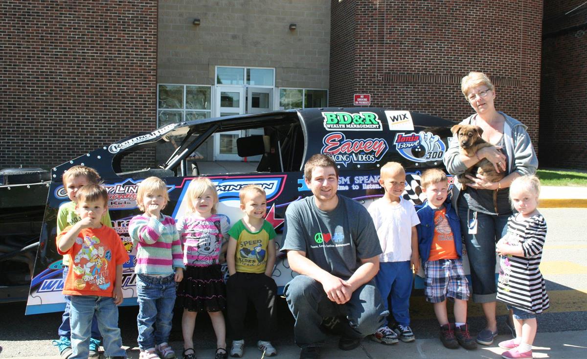 Bryant Dickinson Visits the Jefferson Elementary School