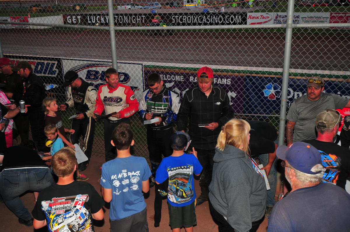 Anderson Wins Qualifying Feature at Great Lakes Border Battle