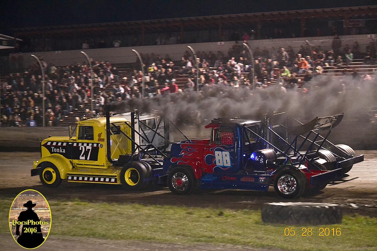 Casebolt best big rig racers, Langan handles Street Stocks!