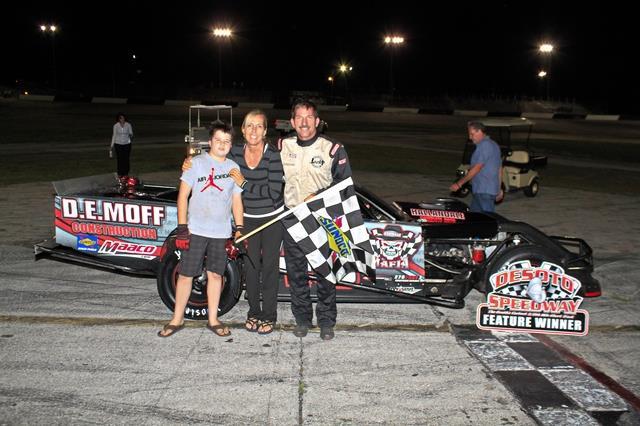 Moff wins third straight feature at Desoto