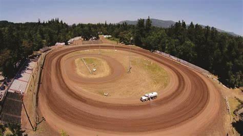 Eston Whisler Wins Wednesday Bout At CGS; Philpott, Bryant, And Simmons Also Pick Up Trophies