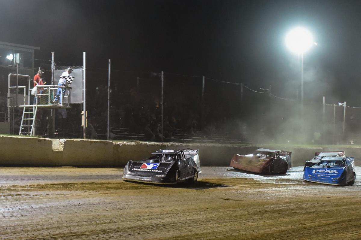 Lanigan Passes O’Neal on the Final Lap to Win at Atomic