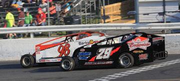 Heywood victory boosts title defense