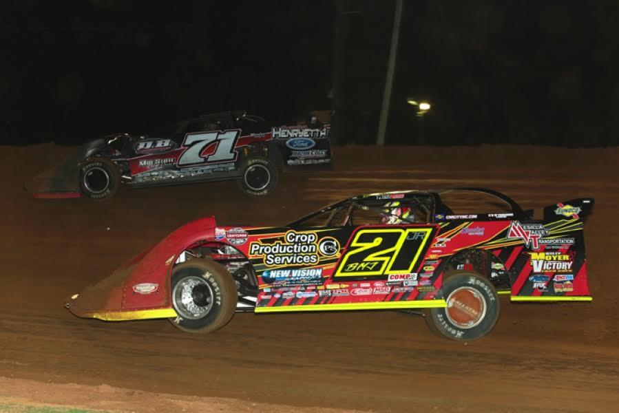 Billy Moyer Jr. tames the Bullring for second win of 2017