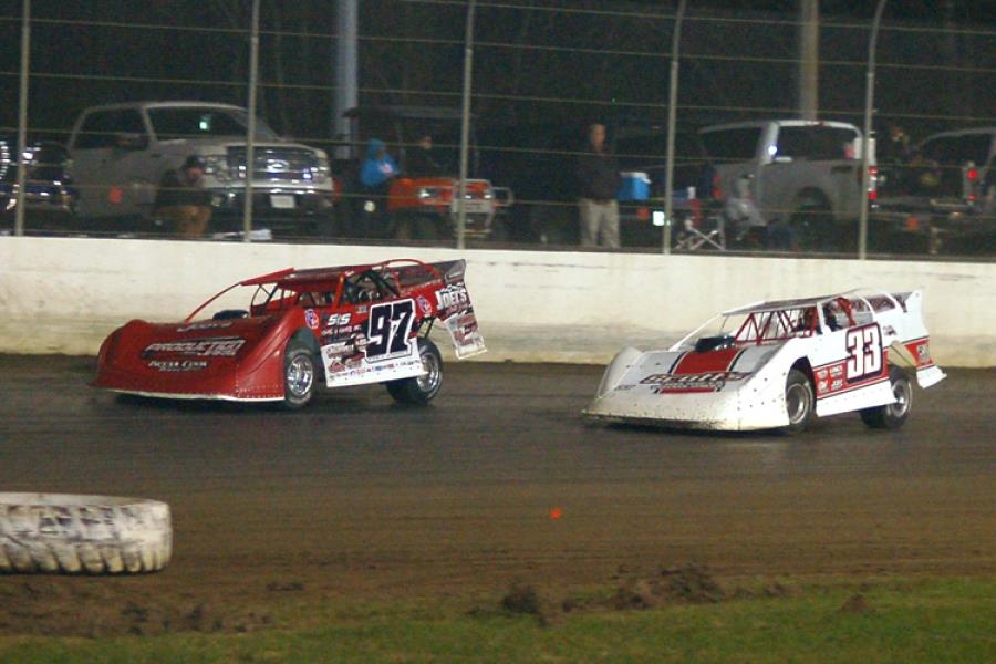 Dillard records 13th place finish in Cotton Pickin' 100 opener