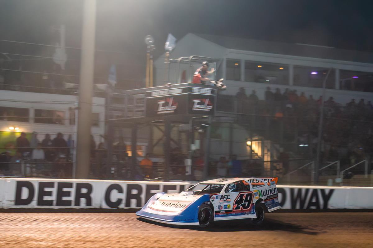 Davenport Dominates Friday Night Preliminary at Deer Creek