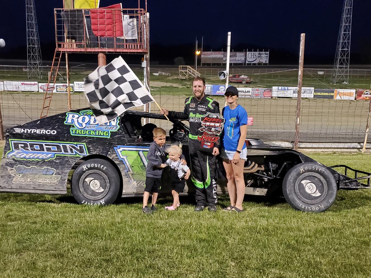 Aberle beats Carter at the line by .044 Saturday night
