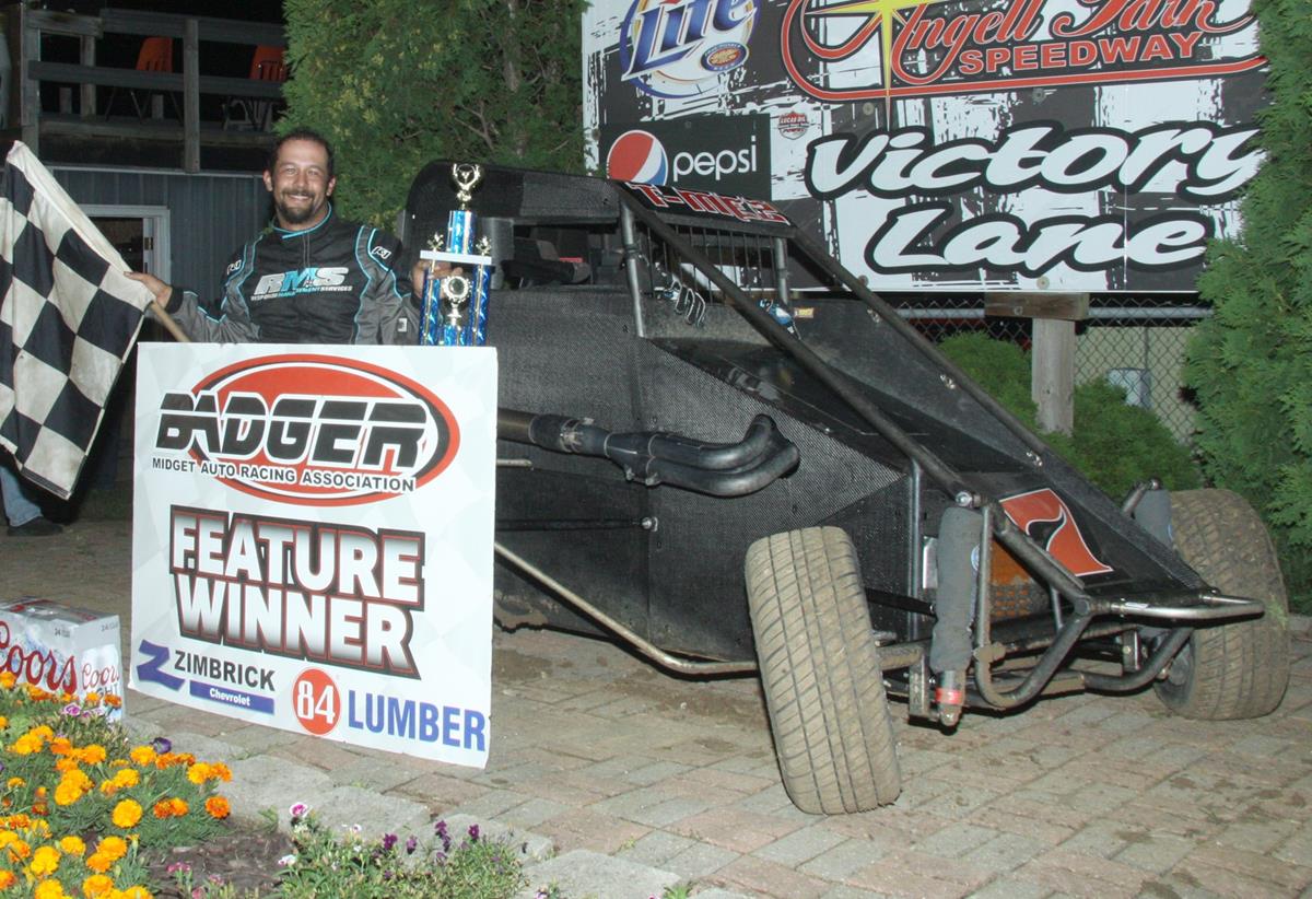 "Meseraull clean sweeps Badger Midgets at Angell Park"