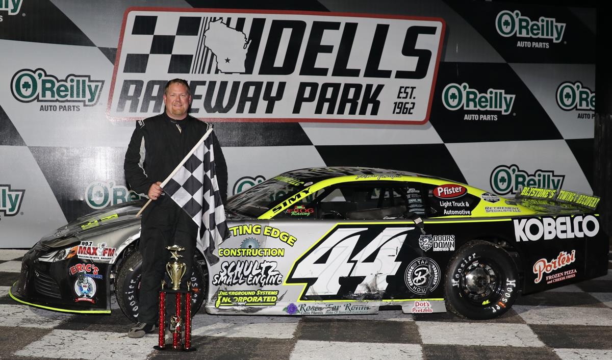 Lichtfeld Captures Late Model Midwest Championships