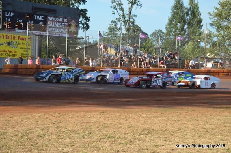 Sunset Speedway Park Returns For Budweiser Modified Mayhem 100