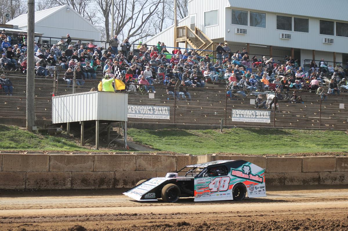 Groomer visits Lincoln Park for season opener