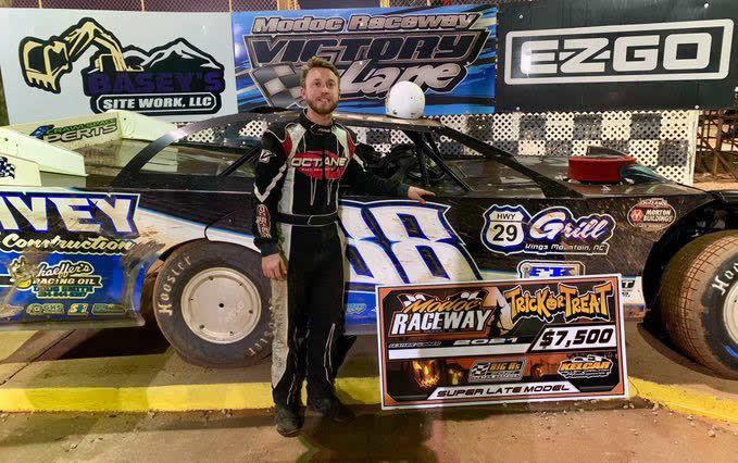 Trent Ivey wins Trick or Treat 40 at Modoc Raceway