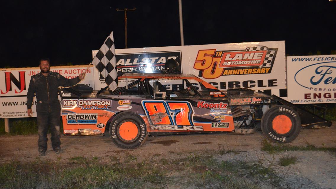 Vochaska &amp; Mielke Headline Victories at Winston Speedway