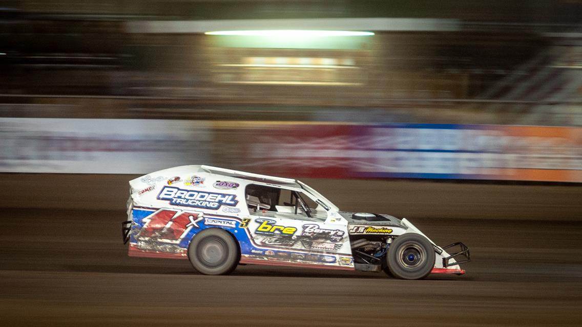 Berry Drives Away to Pick up Second Feature Win at Dacotah Speedway