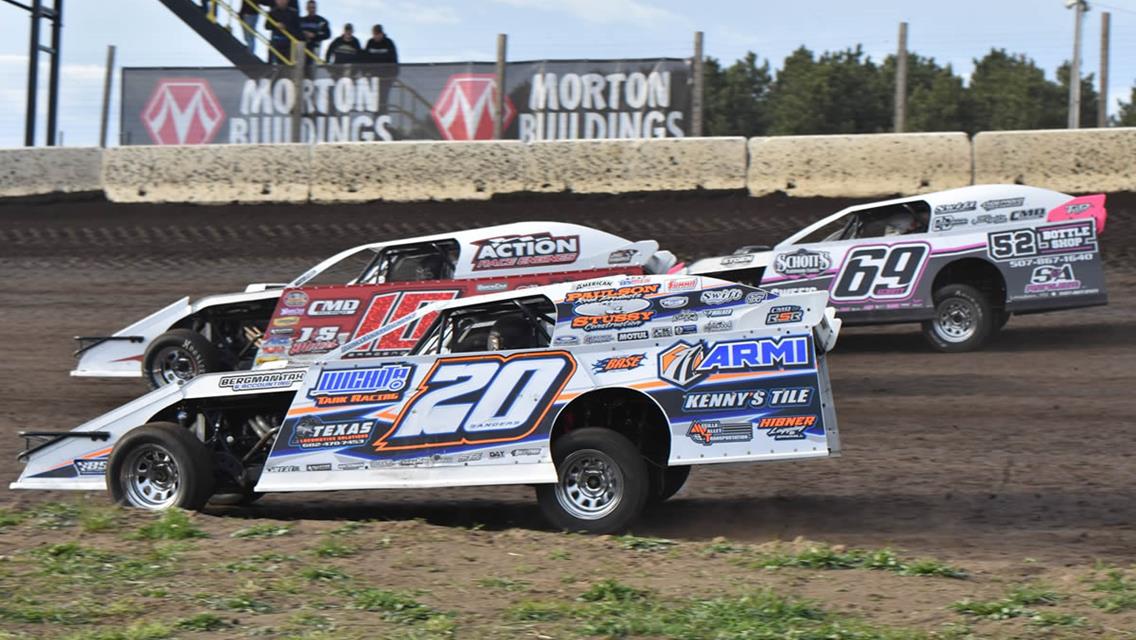Sanders attends Dairyland Showdown at Mississippi Thunder