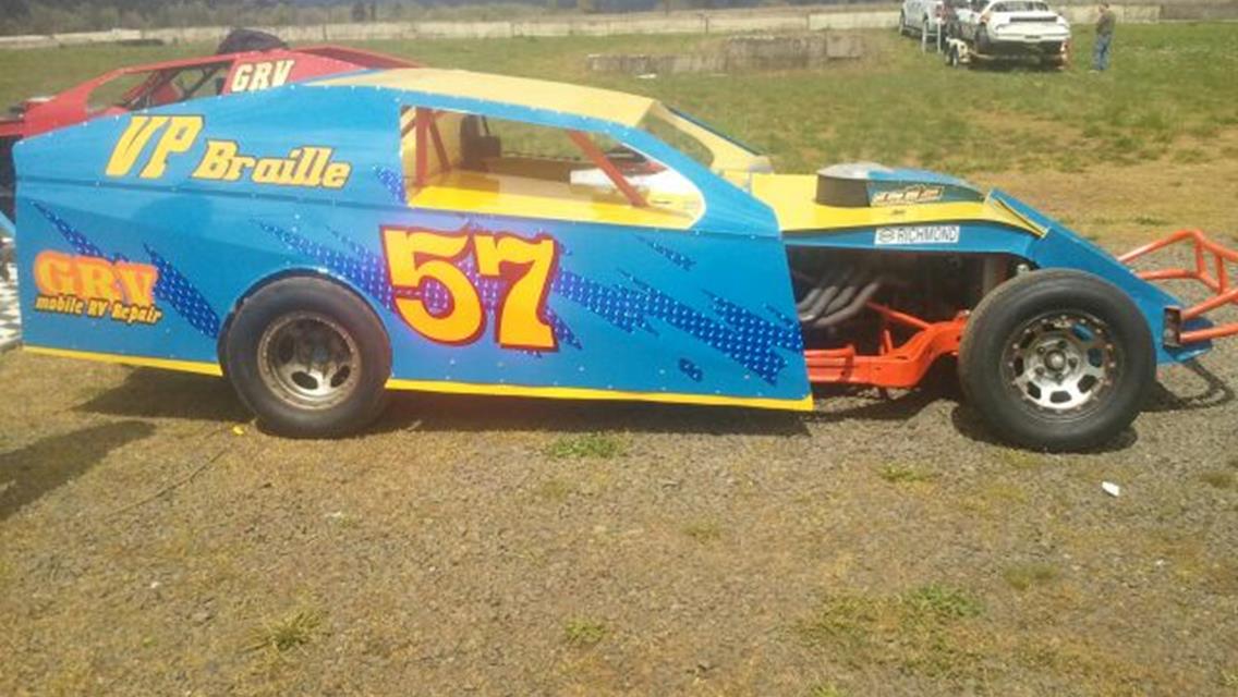 Kenny Miller Victorious In IMCA Modified Action