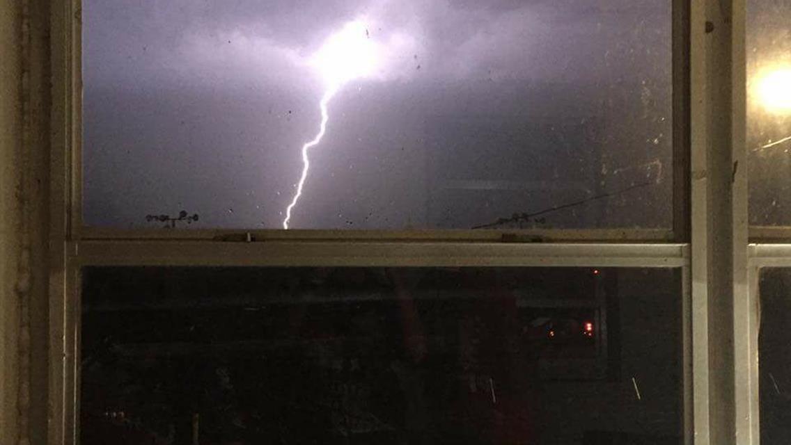 Mother Nature Cuts Show Short @ I-37 Speedway