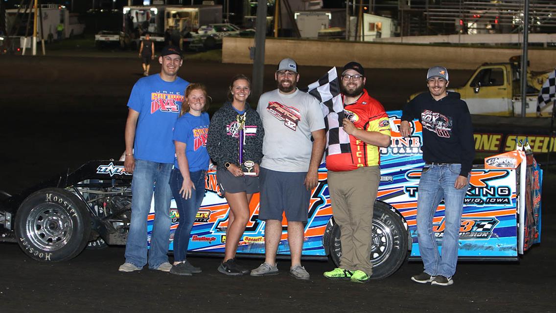 Smith scores first Modified win, Jaennette takes thrilling Stock Car victory