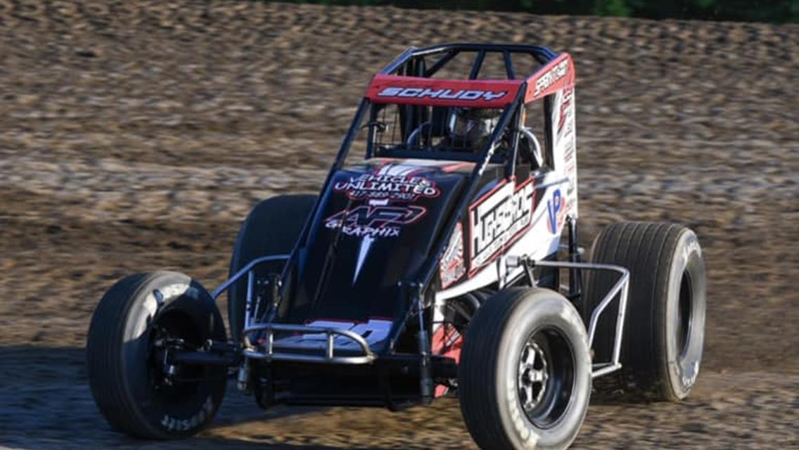 Burks High Sides to Victory at US 36!
