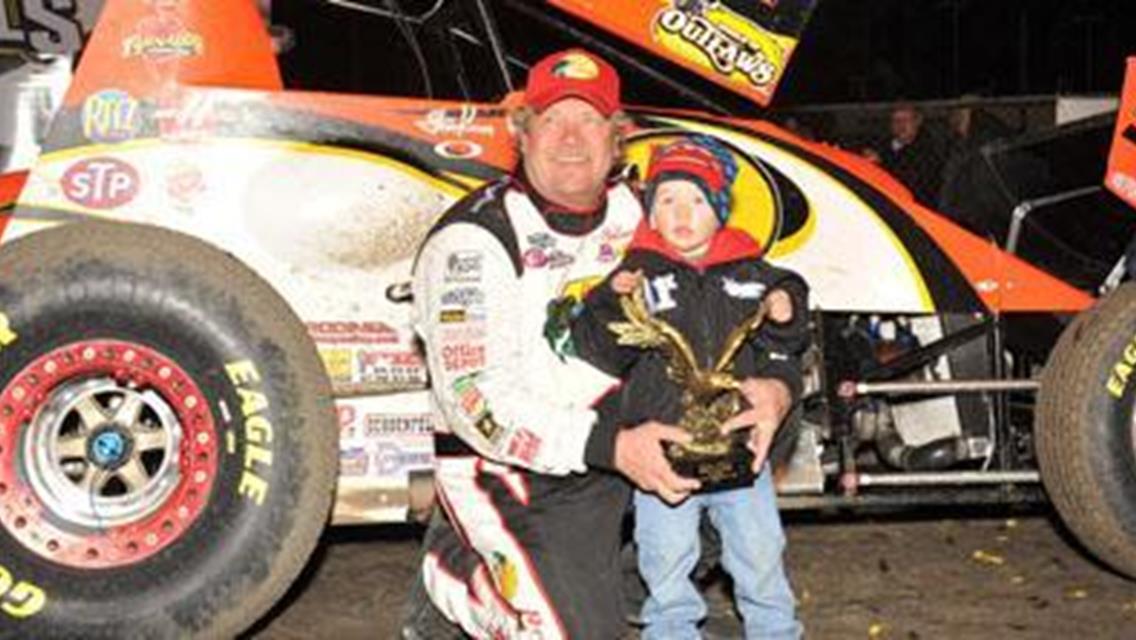 Back on Track: Steve Kinser Wins Finale of DIRTcar Nationals