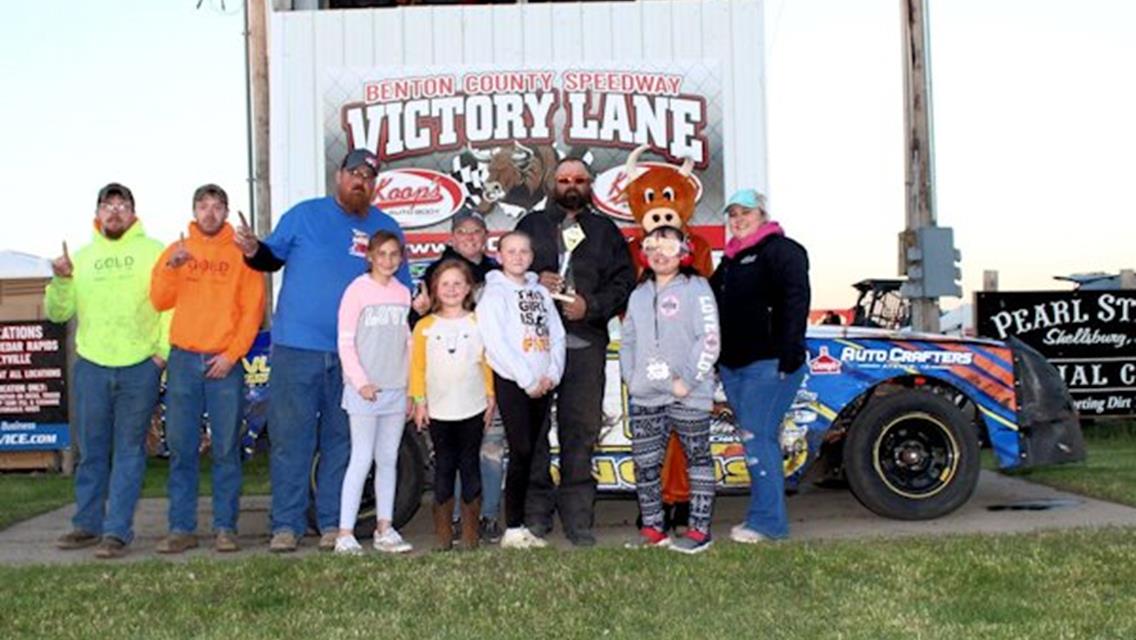 Steenbergen holds on for $1,000 IMCA Stock Car payday at Benton County Speedway