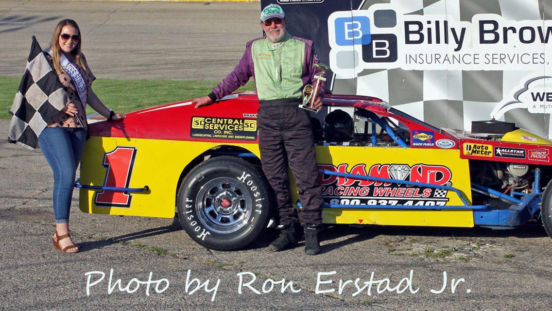 Schley tops the 50-Lap Slinger Late Model Feature on Vintage Night
