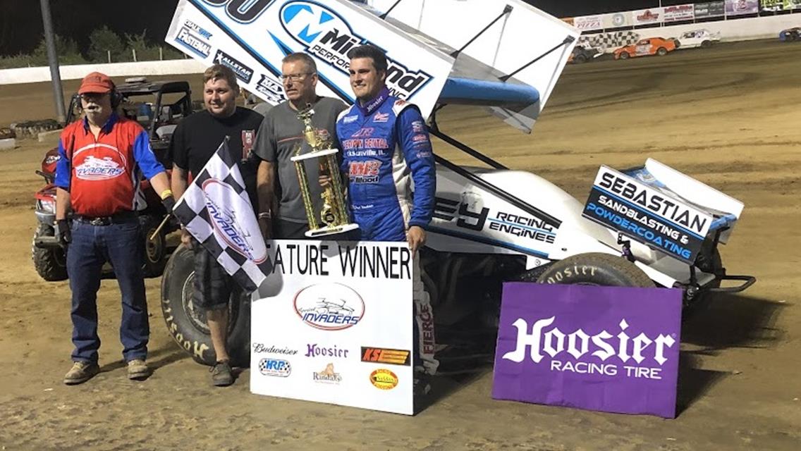Paul Nienhiser Earns $2,500 Win in Spectacular Sprint Invaders Feature in East Moline!