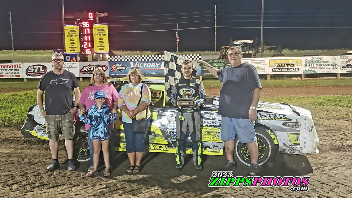 Shute Victorious at Davis Memorial