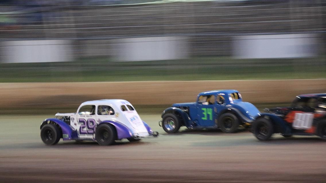 Mech and Apfelbeck Battle to the Line in Thrilling Finish!