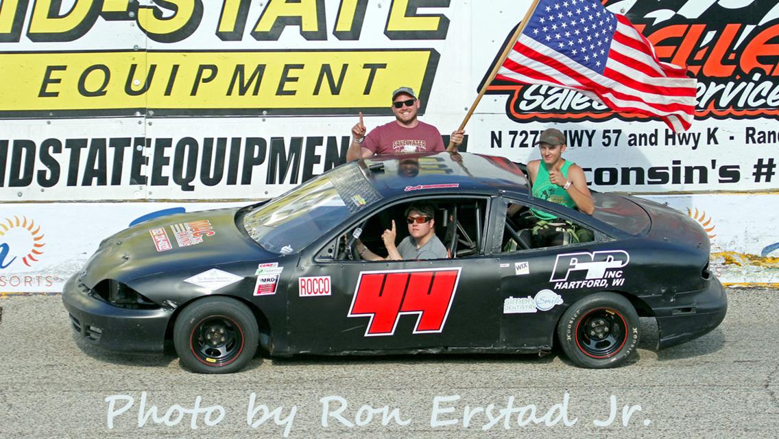 Apel Wins after Leaders Tangle at Slinger