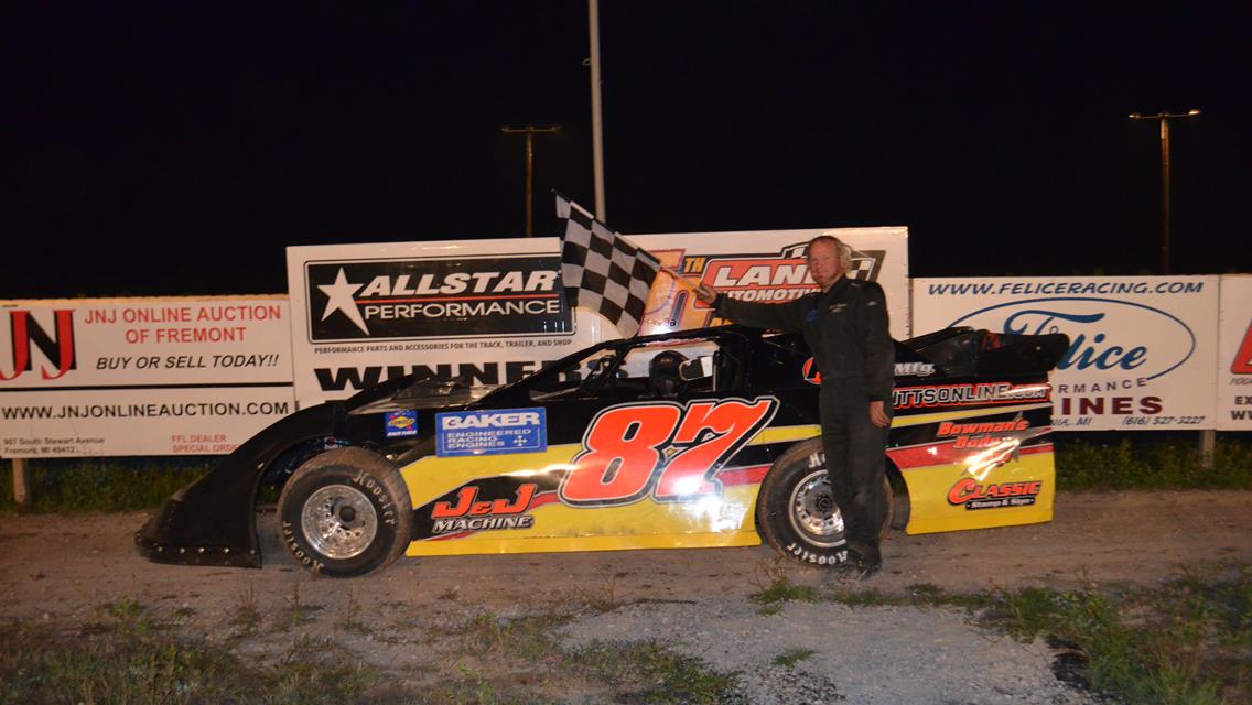 Winston Awards Seven Feature Winners in Full Show on Saturday Night