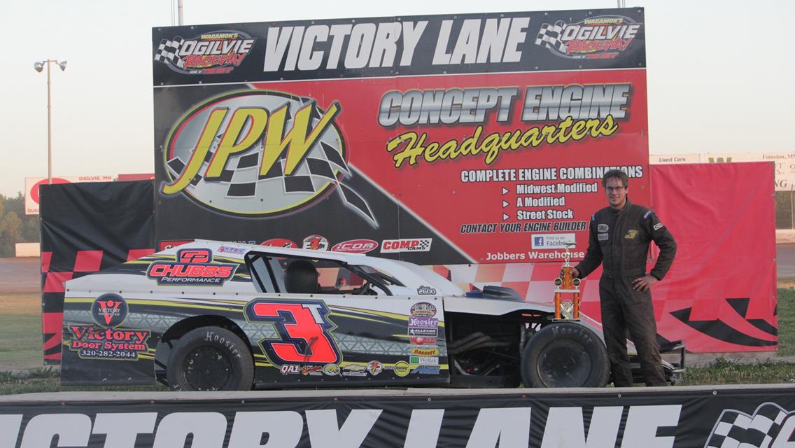 Schulte takes Midwest Modified Feature Win in Exciting and Close Finish.
