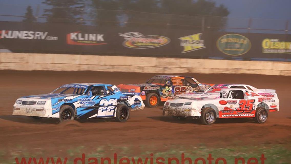 Roedl and Czarapata capture checkers at Outagamie Speedway