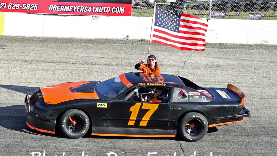 Jesse Love Dominates in Slinger Debut to Win the Washington County Fair Park and Convention Center 75