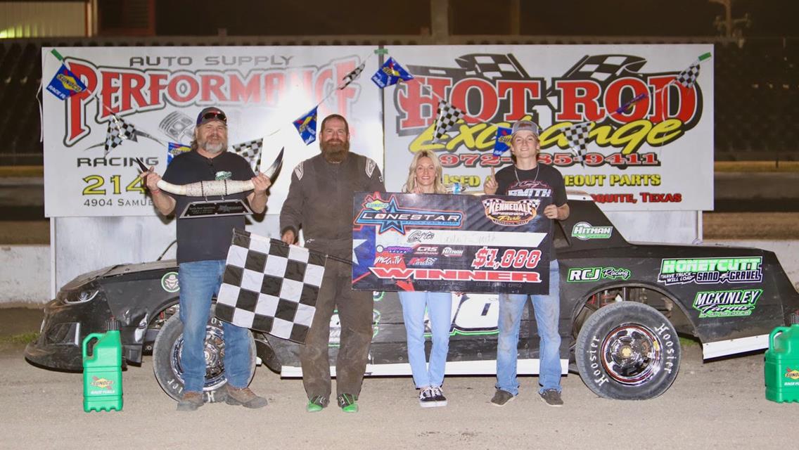 Smith stars twice in Sunday Lone Star Tour show at Devil’s Bowl