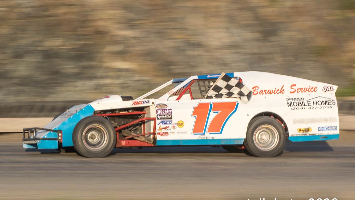 Wall, Bouwman, Leek, Guyot Claim Dinner Jacket Classic Series Titles