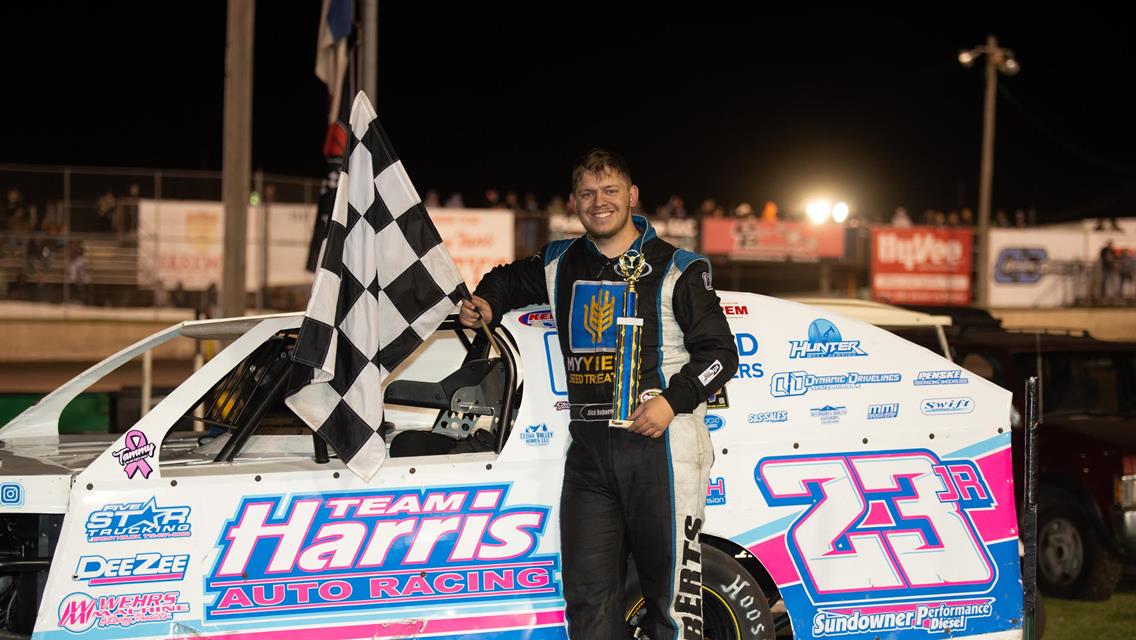 It&#39;s Roberts in thrilling Modified feature win