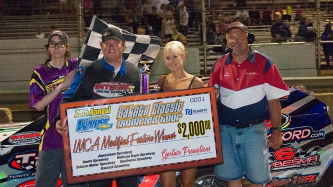 Grabouski gets second Dakota Tour win on record-smashing night at Mandan